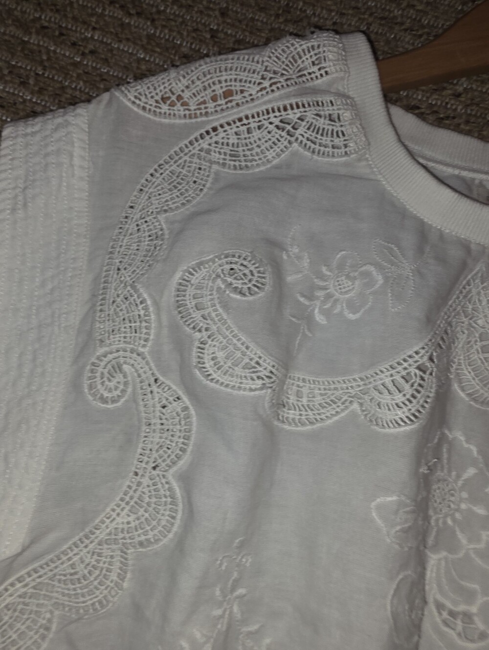 Pilcro Eyelet Embelished Crochet Top In White. Elastic Waist Size Medium - Picture 6 of 9